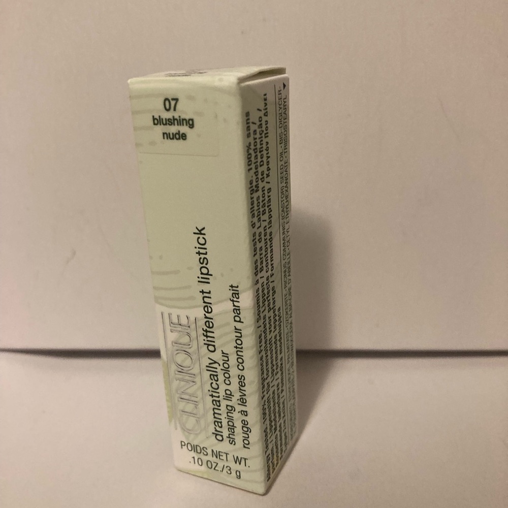 Clinique 07 Blushing Nude dramatically different lipstick NIB